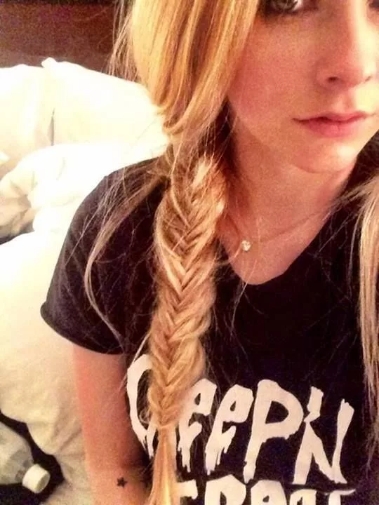 Avril Lavigne sexy selfie