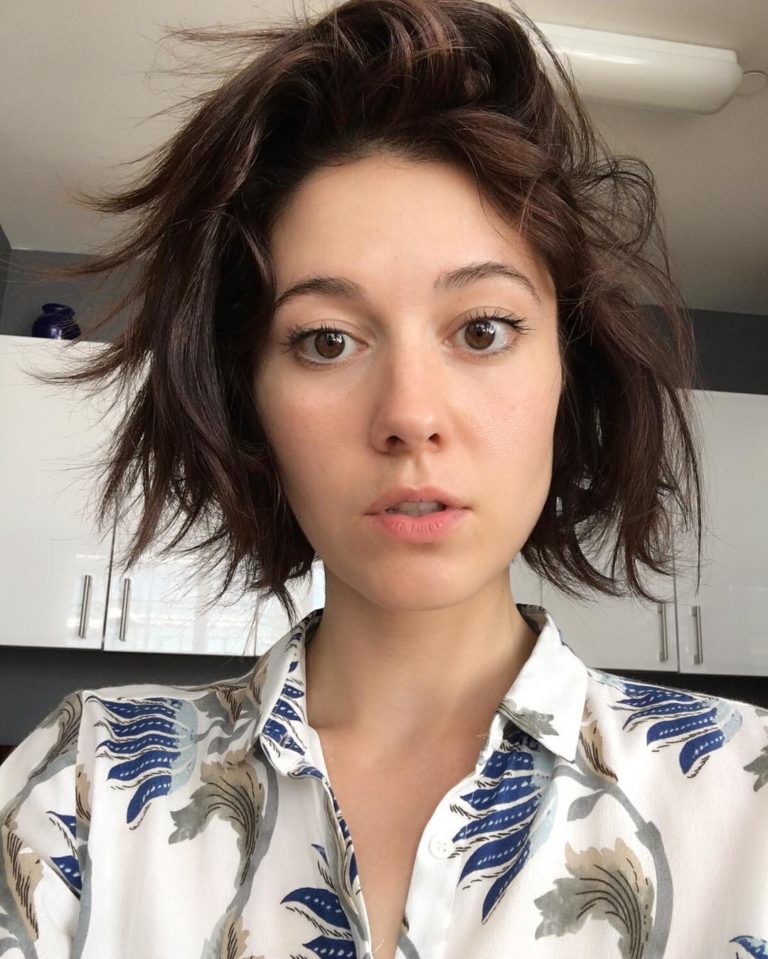 Mary Winstead sexy selfie
