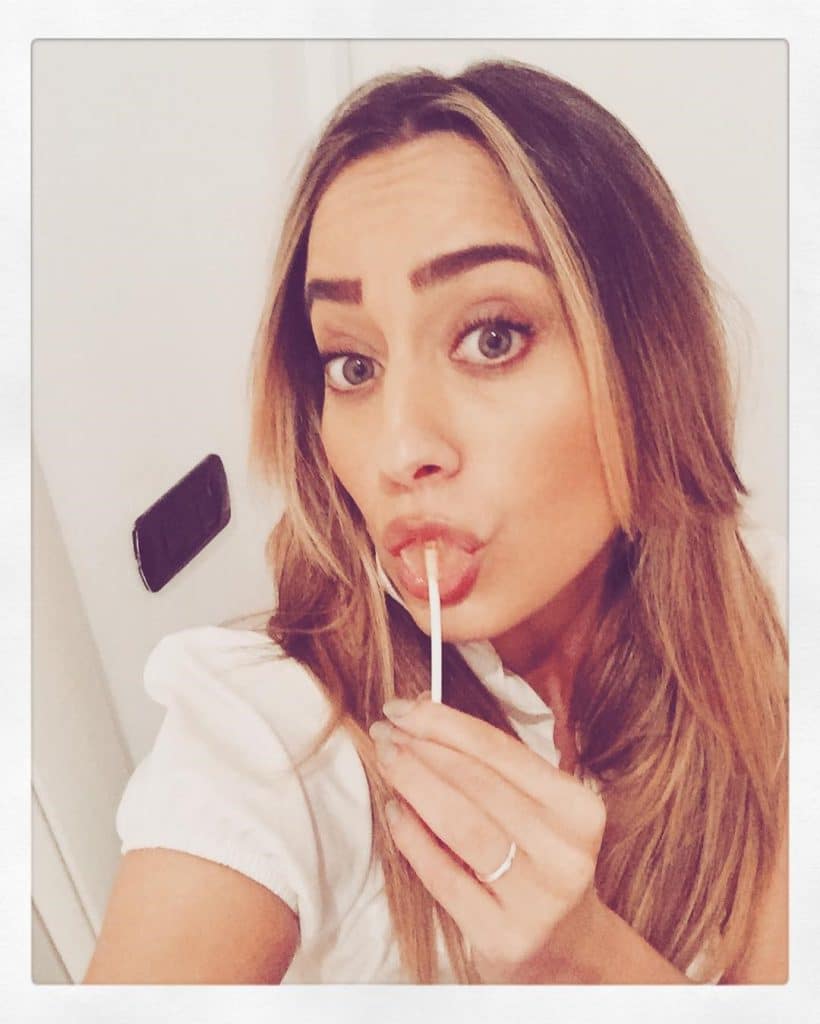 Paola Saulino lollypop blowjob offer