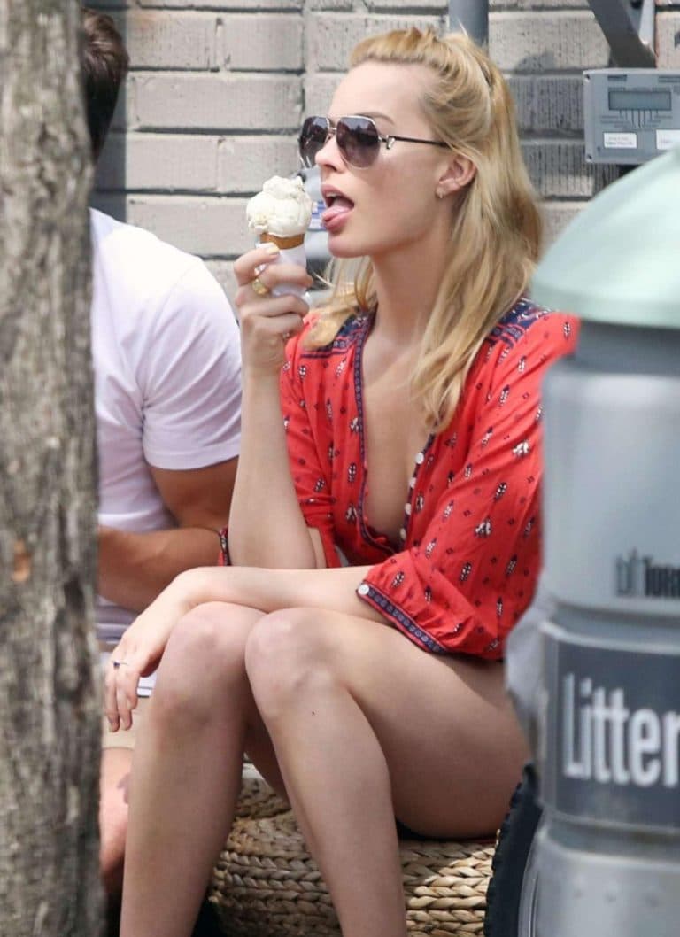 Margot Robbie sexy nude picture
