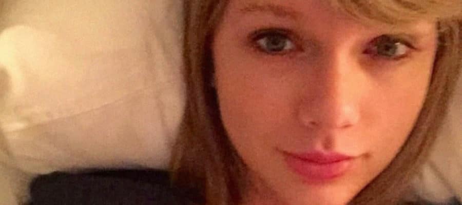 Taylor Swift sexy selfie